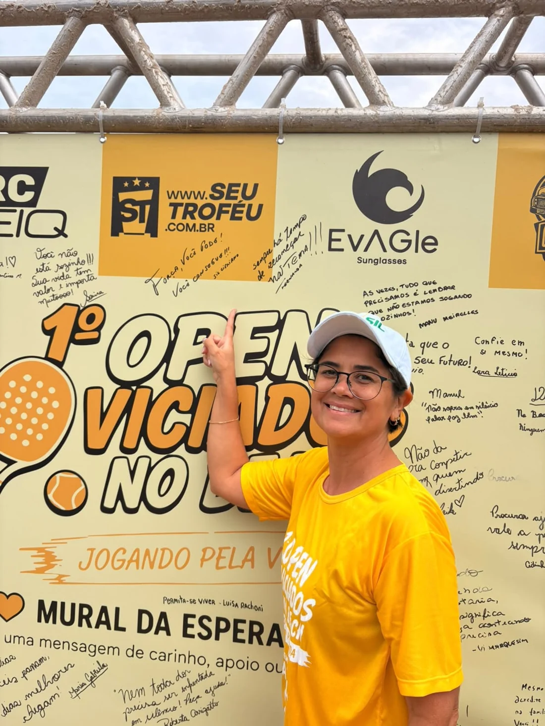 Participante no Mural da Esperança